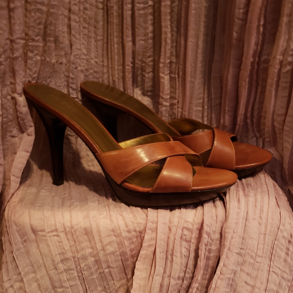 Guess "Debbie" brown leather slide, size 8.5